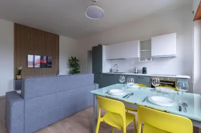 Cucina o angolo cottura di Amazing Apt Free Private Parking 18 min by train to Florence