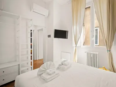 Letto o letti in una camera di Four Season's Ghibellina Luxury Apartment 300 mt from Duomo