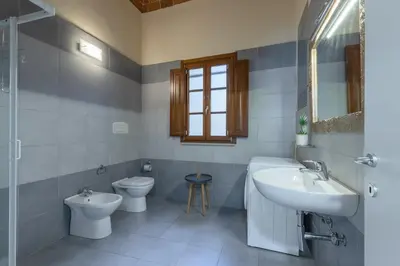Bagno di Residenza Storica 18 min Di Treno Per Firenze