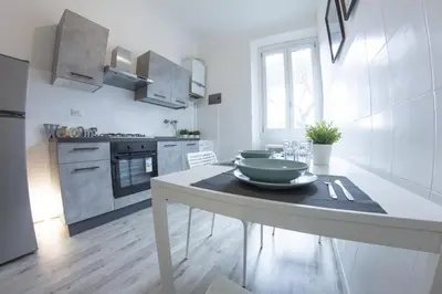 Cucina o angolo cottura di UNYCA - Florence Modern 3-bedroom Apartment