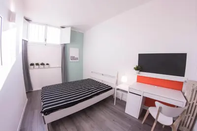 Letto o letti in una camera di UNYCA - 4 bedroom Apartment in Florence