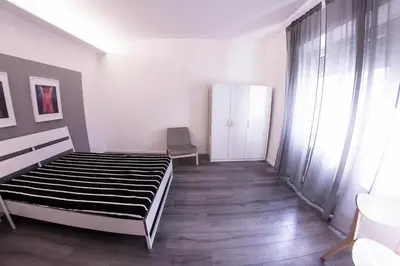 Letto o letti in una camera di UNYCA - 4 bedroom Apartment in Florence