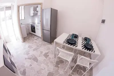 Cucina o angolo cottura di UNYCA - 4 bedroom Apartment in Florence