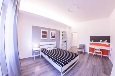 Letto o letti in una camera di UNYCA - 4 bedroom Apartment in Florence
