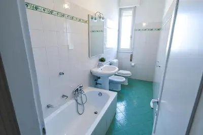 Bagno di UNYCA - 4 bedroom Apartment in Florence 2