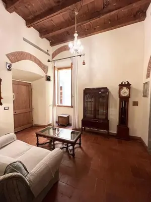 Area soggiorno di Traditional Central Apartment