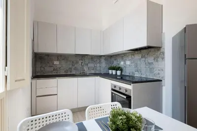 Cucina o angolo cottura di UNYCA - Florence Modern 4-bedroom Apartment