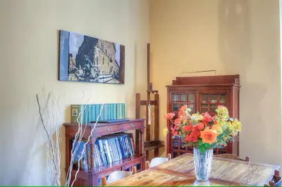 Area soggiorno di Historical building charming apartment