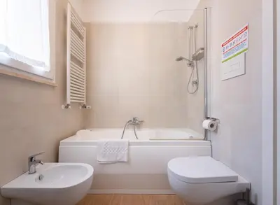 Bagno di Keys of Italy - Senese 31 - Elegant and Comfy Apt in Porta Romana