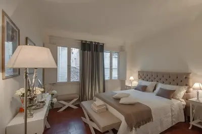 Letto o letti in una camera di Apartments Florence- Gemma 2bd Tornabuoni area