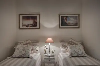 Letto o letti in una camera di Apartments Florence- Gemma 2bd Tornabuoni area