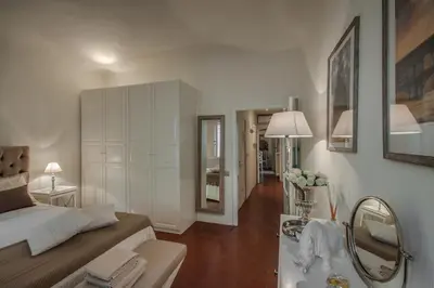 Letto o letti in una camera di Apartments Florence- Gemma 2bd Tornabuoni area