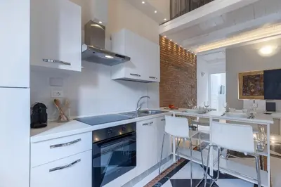 Cucina o angolo cottura di 4Season Flat 2 bedrooms 10 min walk from the cathedral