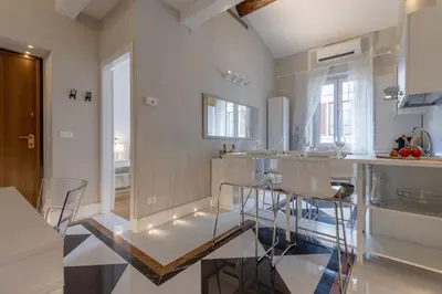 Planimetria di 4Season Flat 2 bedrooms 10 min walk from the cathedral