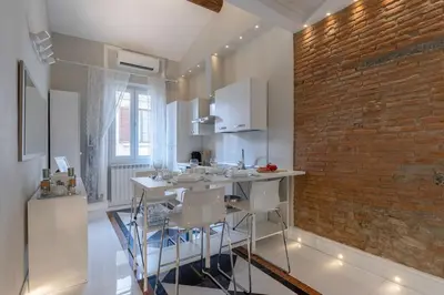 Cucina o angolo cottura di 4Season Flat 2 bedrooms 10 min walk from the cathedral