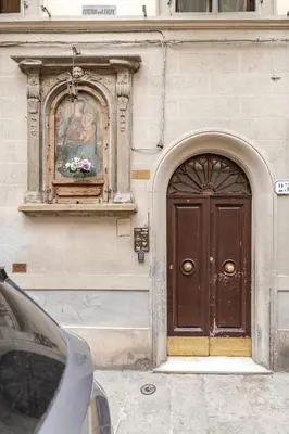 Facciata o entrata di Stanza Centrale a Firenze - Rodolfo