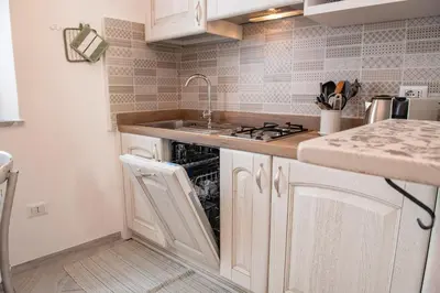 Cucina o angolo cottura di Lanza Apartment by Mamo Florence