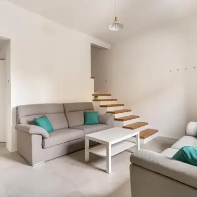 Scandicci Elite Home - Casa Moderna con Cortile e Parcheggio Gratuito