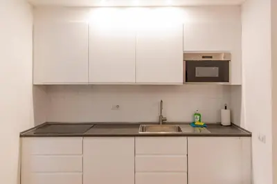 Cucina o angolo cottura di Charming & Modern Apartment near Santo Spirito