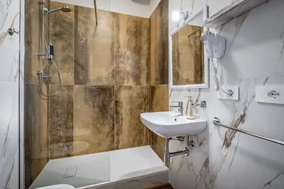 Bagno di Florence Ventuno B&B