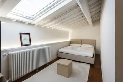Letto o letti in una camera di Santa Maria Novella penthouse by MMega