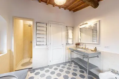 Letto o letti in una camera di Luxury Villa Acquaviva Firenze