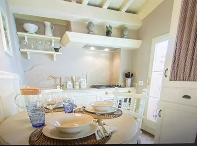 Cucina o angolo cottura di Signoria Suite Elegant With View - Daily Refresh Available