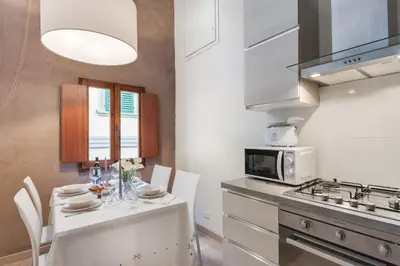 Cucina o angolo cottura di UFFIZI-PONTE VECCHIO apartment