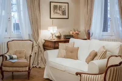 Area soggiorno di Leopoldo Luxurious Apartment - Daily refresh available