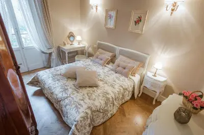 Letto o letti in una camera di Leopoldo Luxurious Apartment - Daily refresh available