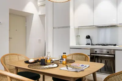 Cucina o angolo cottura di UNYCA - Elegant Apartment in Oltrarno Florence