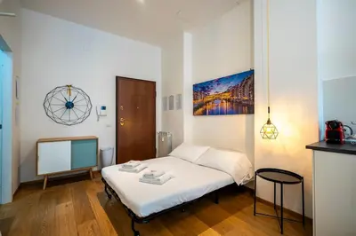 Letto o letti in una camera di Loft Moderno a due passi dalla Tranvia 1BDR