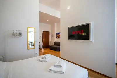 Letto o letti in una camera di Loft Moderno a due passi dalla Tranvia 1BDR