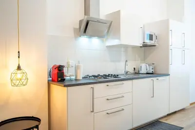 Cucina o angolo cottura di Loft Moderno a due passi dalla Tranvia 1BDR