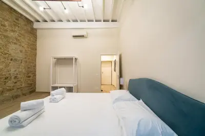 Letto o letti in una camera di appartamento Via deiNeri 22