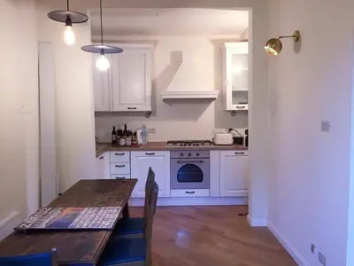 Cucina o angolo cottura di Charming Hilltop 80m apartment close to center and EUI