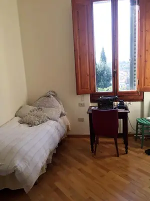 Letto o letti in una camera di Charming Hilltop 80m apartment close to center and EUI