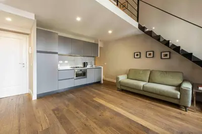 Cucina o angolo cottura di Alfani Modern Loft by MMega