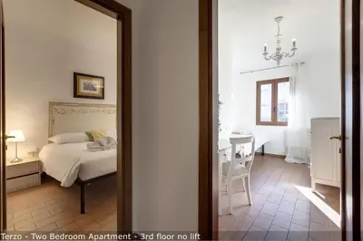 Letto o letti in una camera di Palazzuolo Tower Apartments by Mamo Florence