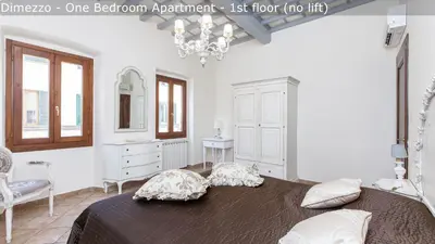 Letto o letti in una camera di Palazzuolo Tower Apartments by Mamo Florence