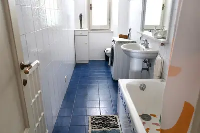 Bagno di Bright and Spacious Esthers Room H