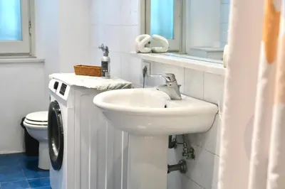 Bagno di Bright and Spacious Esthers Room H