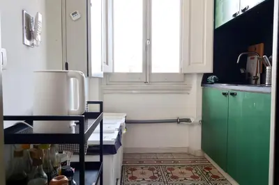 Cucina o angolo cottura di Bright and Spacious Esthers Room H