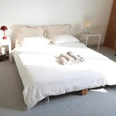 Bright and Spacious Esthers Room H