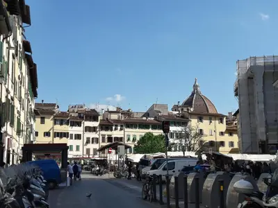 Vista generica su Firenze o vista sulla città dall'interno dell'appartamento