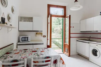 Cucina o angolo cottura di GuestHost - An Oasis in Florence - Roomy Flat with Parking