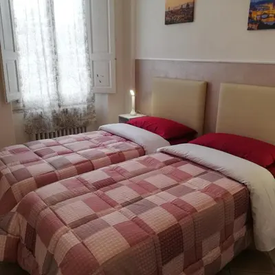 Letto o letti in una camera di Emerald guest house