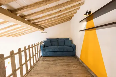 Area soggiorno di Yellow Home by MMega