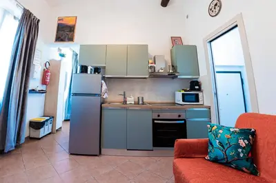 Cucina o angolo cottura di nice flat 1000 mt from city center and parking nearby - Dimora Leopolda