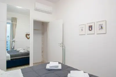 Letto o letti in una camera di Stylish 2 bedroom flat - garden